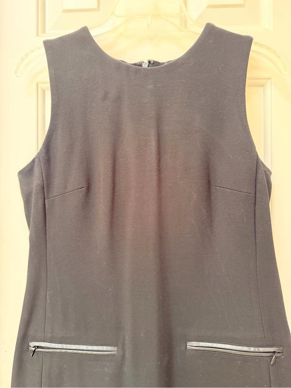Talbots Classic Black Sleeveless Sheath Dress, Leather Trim Pockets, Sz 4 - Picture 2 of 13